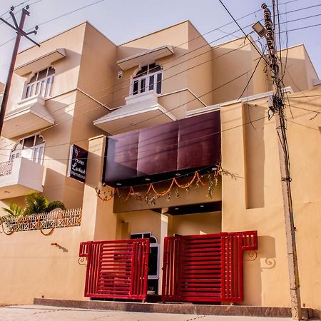 Hôtel Lav Kush International à Bénarès Extérieur photo