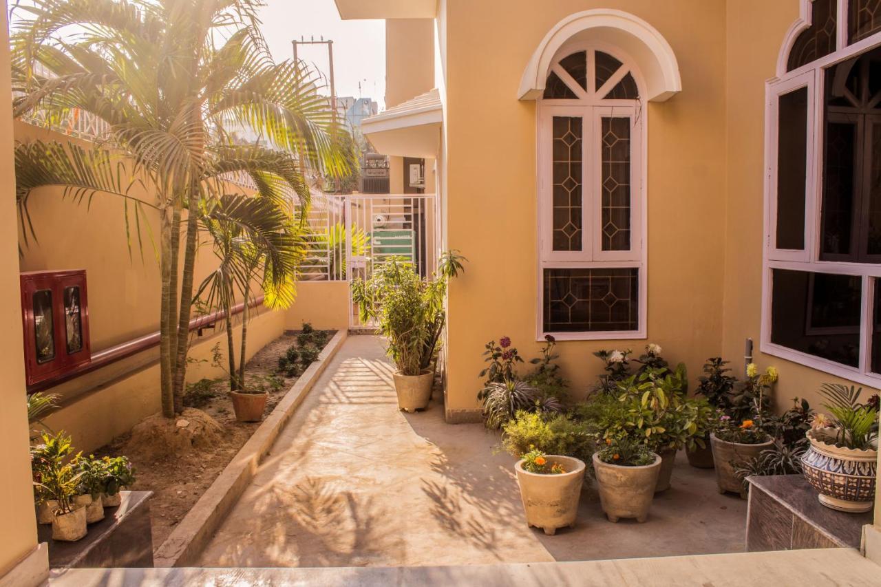 Hôtel Lav Kush International à Bénarès Extérieur photo
