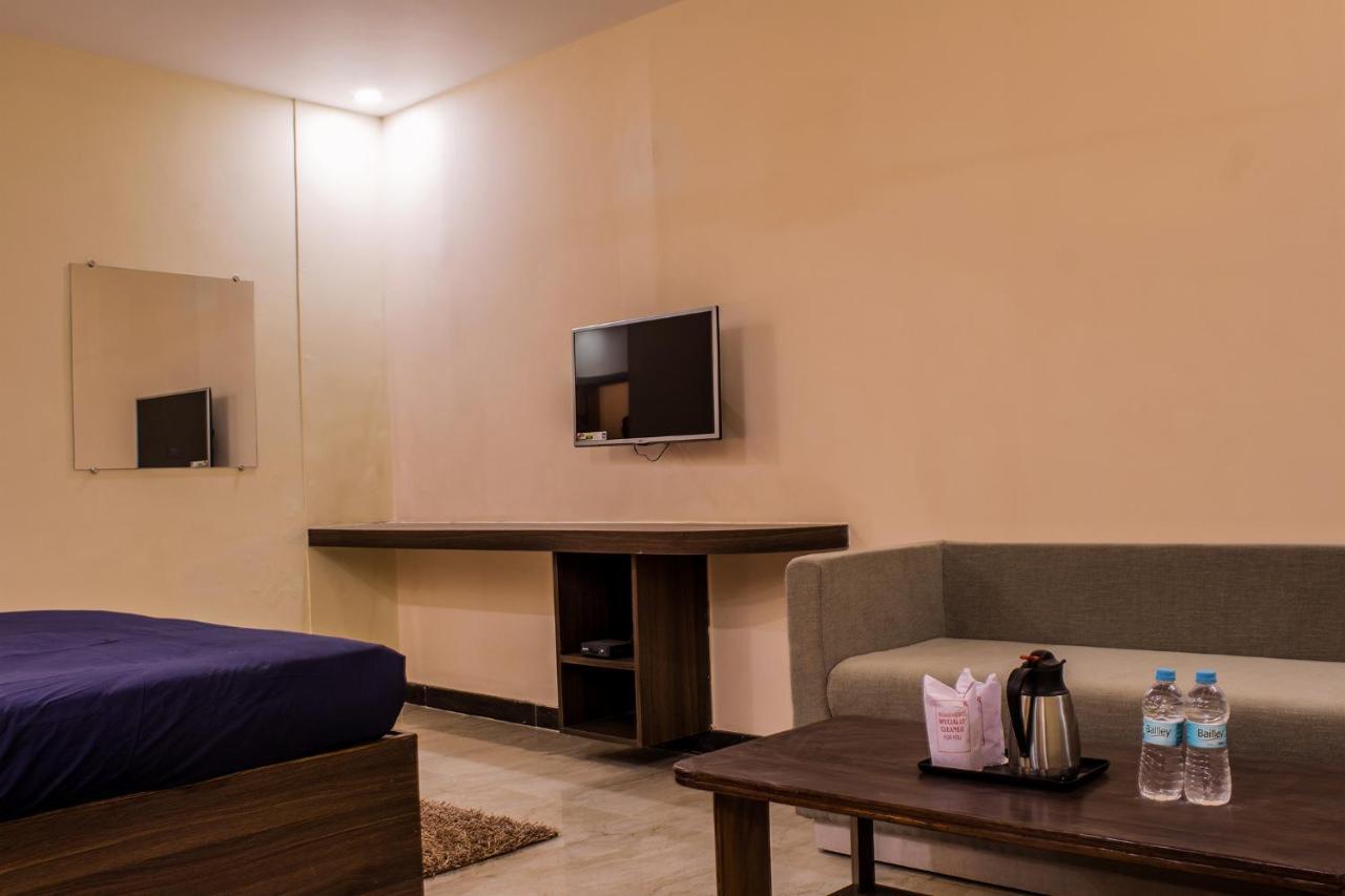 Hôtel Lav Kush International à Bénarès Extérieur photo