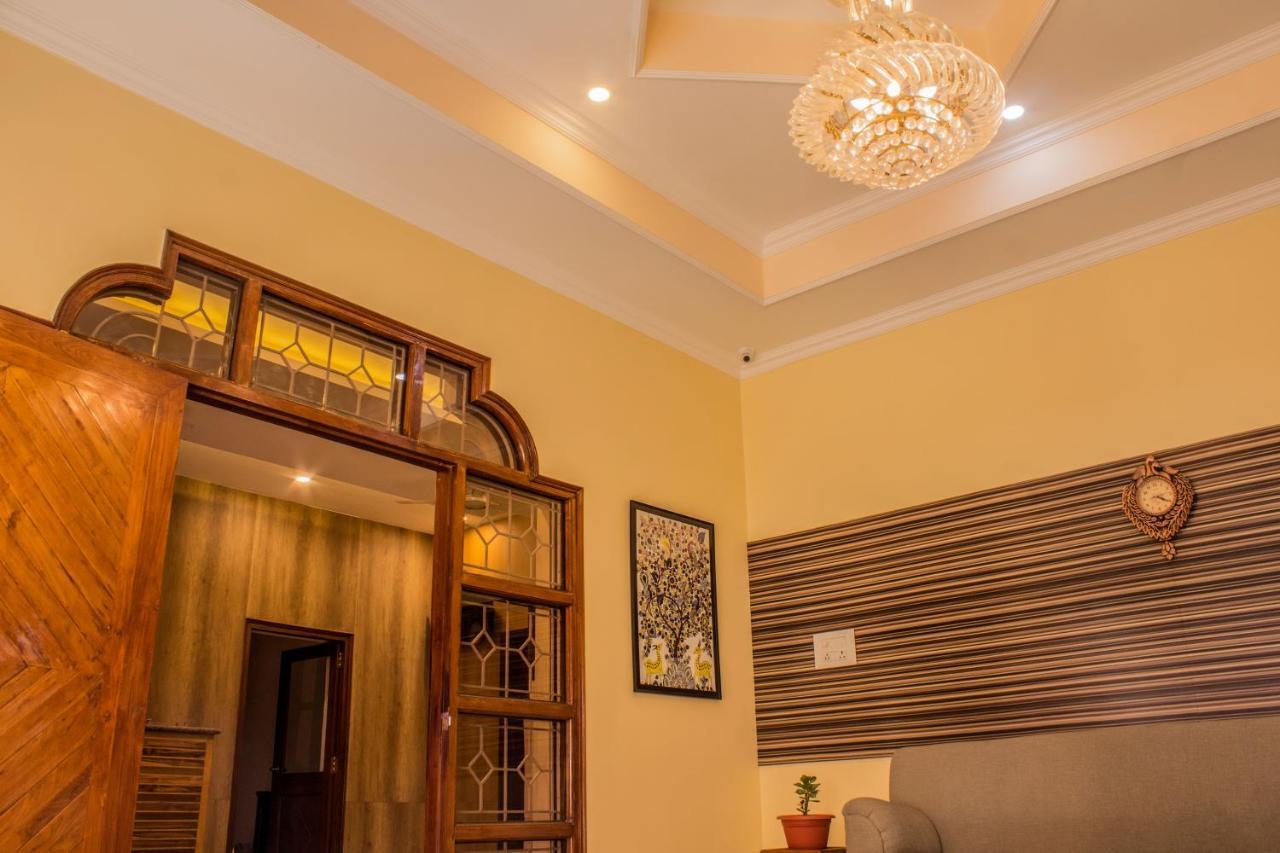 Hôtel Lav Kush International à Bénarès Extérieur photo