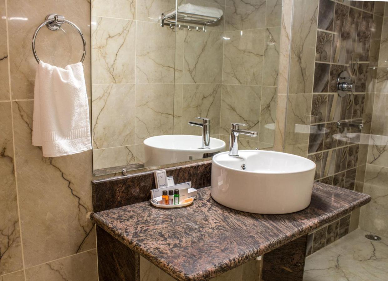 Hôtel Lav Kush International à Bénarès Extérieur photo
