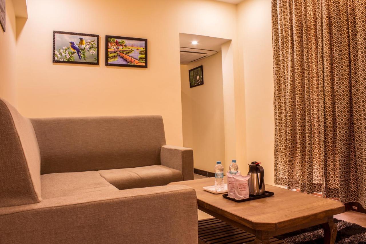 Hôtel Lav Kush International à Bénarès Extérieur photo